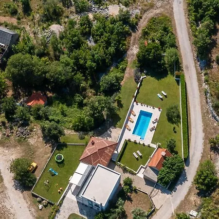 Villa Paradiso *