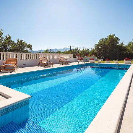 Villa Paradiso *