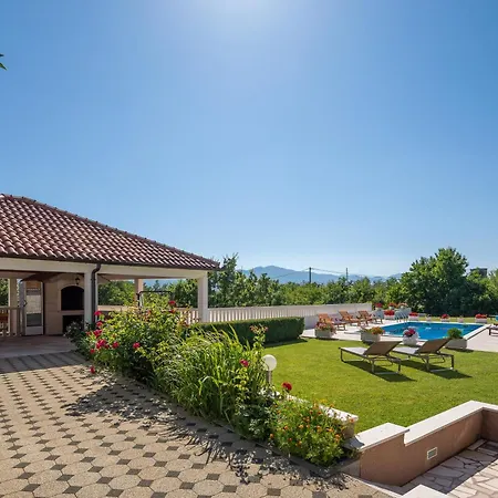 Paradiso Villa *