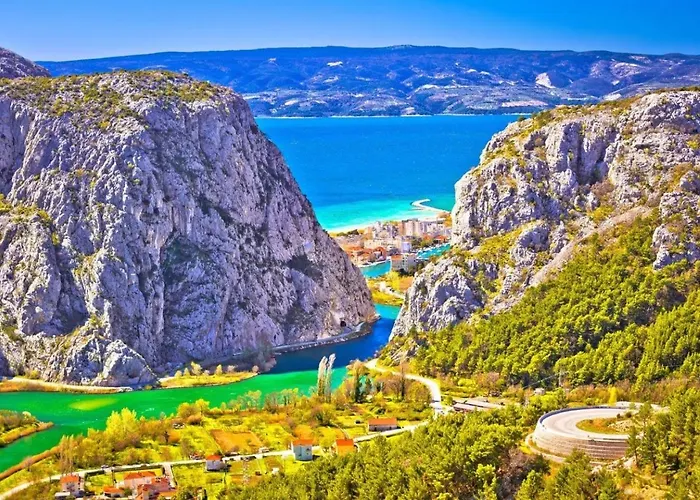 فيلة Paradiso Blato na Cetini