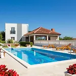 Paradiso Villa *