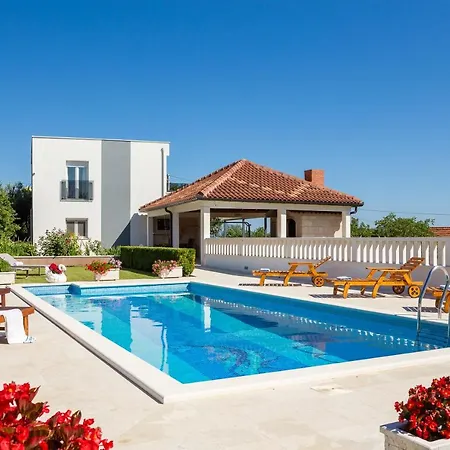 Paradiso Villa *