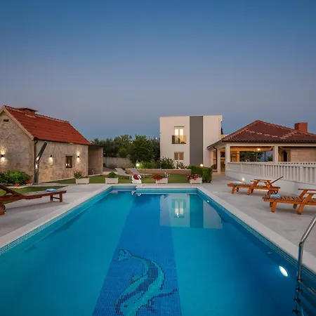 Paradiso * Blato na Cetini