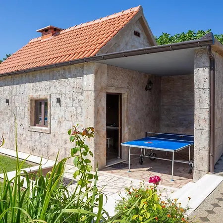 Paradiso Blato na Cetini