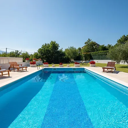 Villa Paradiso *